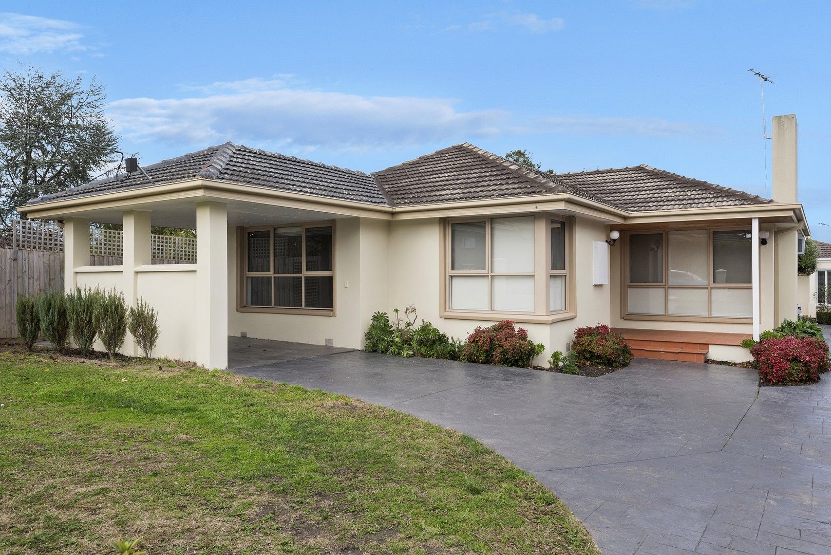 3 bedrooms Apartment / Unit / Flat in 1/18 Sunhill Road TEMPLESTOWE LOWER VIC, 3107