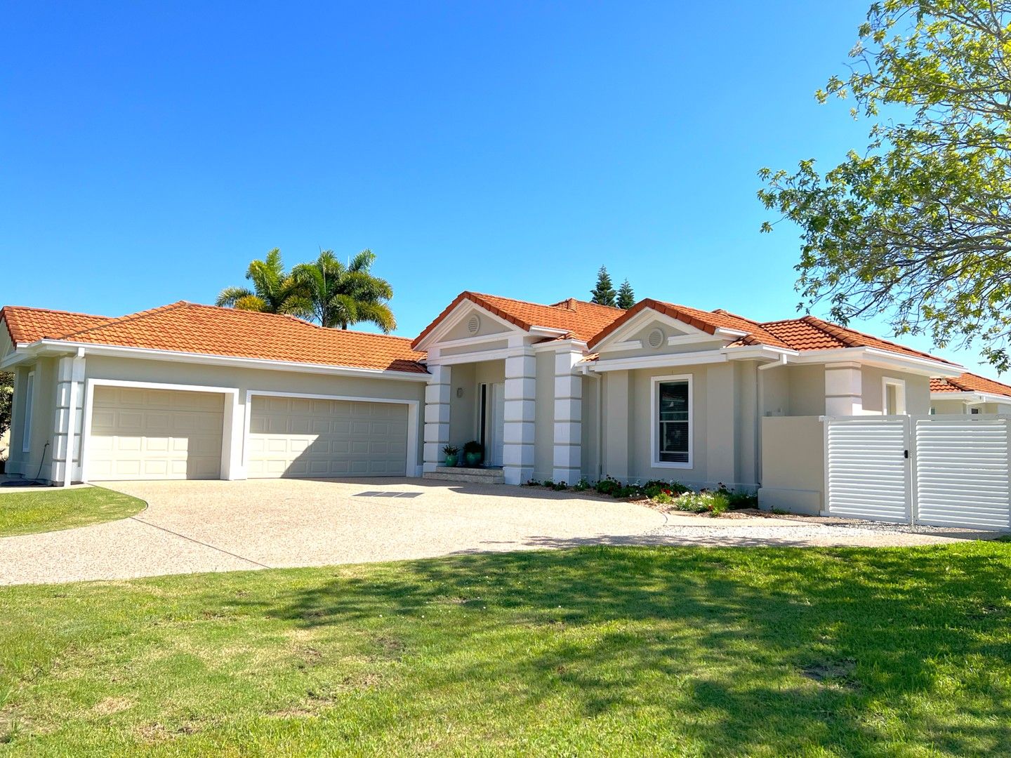 4 bedrooms House in 3129 Riverleigh Drive HOPE ISLAND QLD, 4212