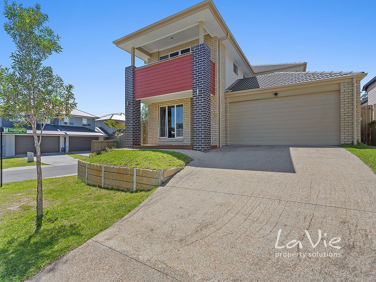 4 bedrooms House in 102 Girraween Drive SPRINGFIELD LAKES QLD, 4300