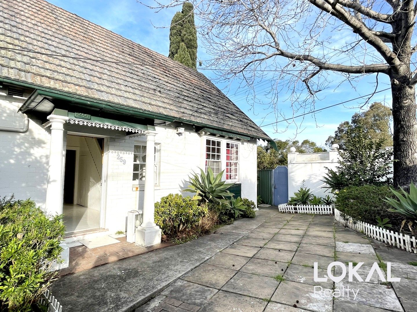 4 bedrooms House in 259 Roberts Road GREENACRE NSW, 2190