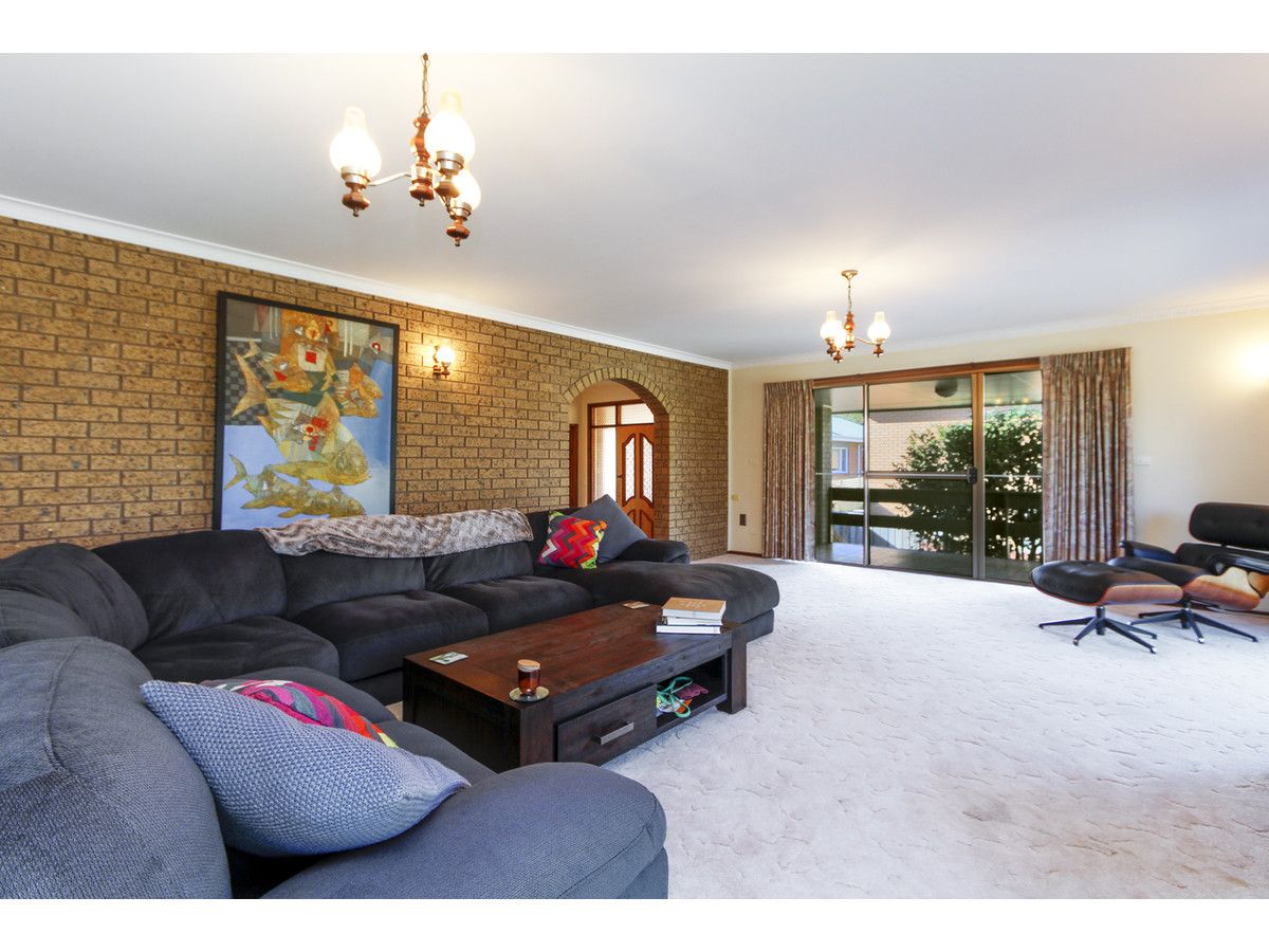 6 Willow Crt, Sale VIC 3850, Image 2