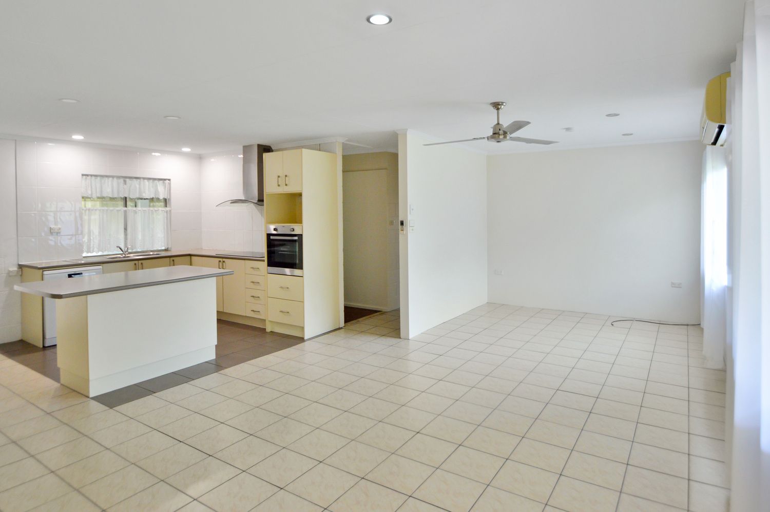 Smithfield QLD 4878 3 beds house for Rent, 650 per week water