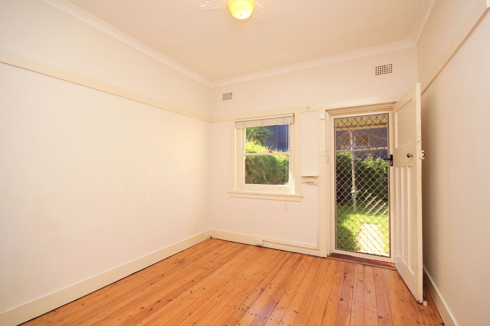 37 Woodbury St, Marrickville NSW 2204, Image 2