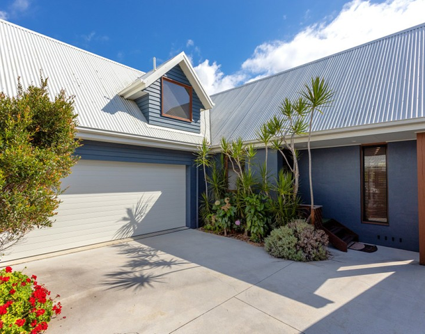 2/5 Flagtail Avenue, Old Bar NSW 2430