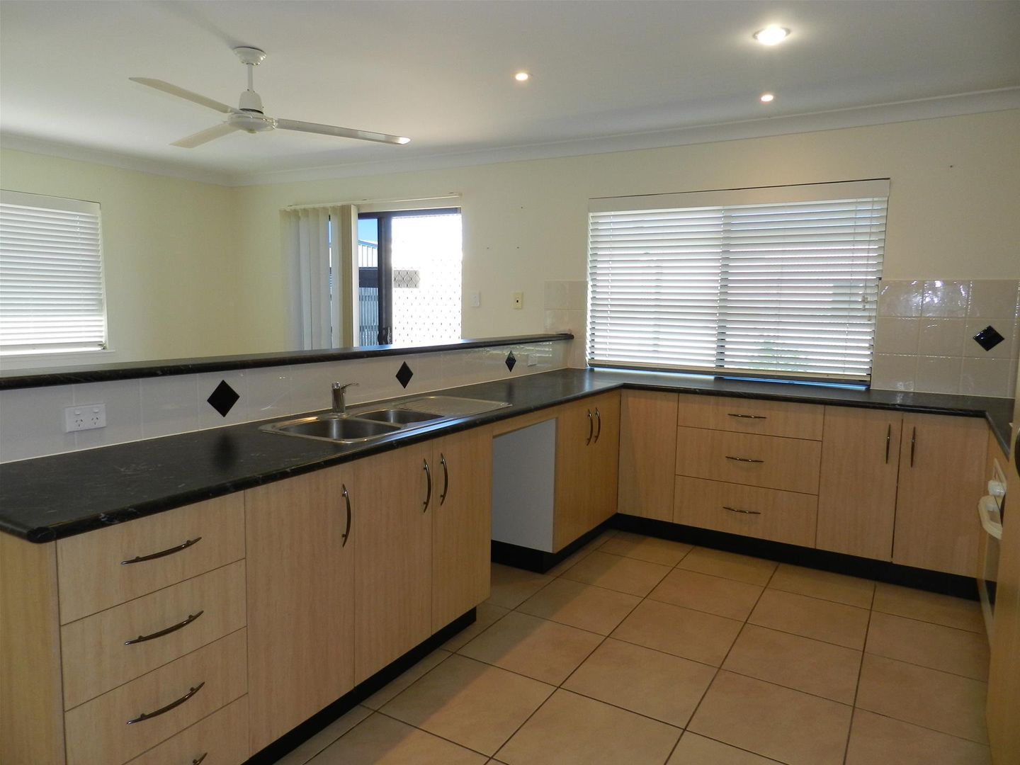 18 Swan Street, Armstrong Beach QLD 4737, Image 2