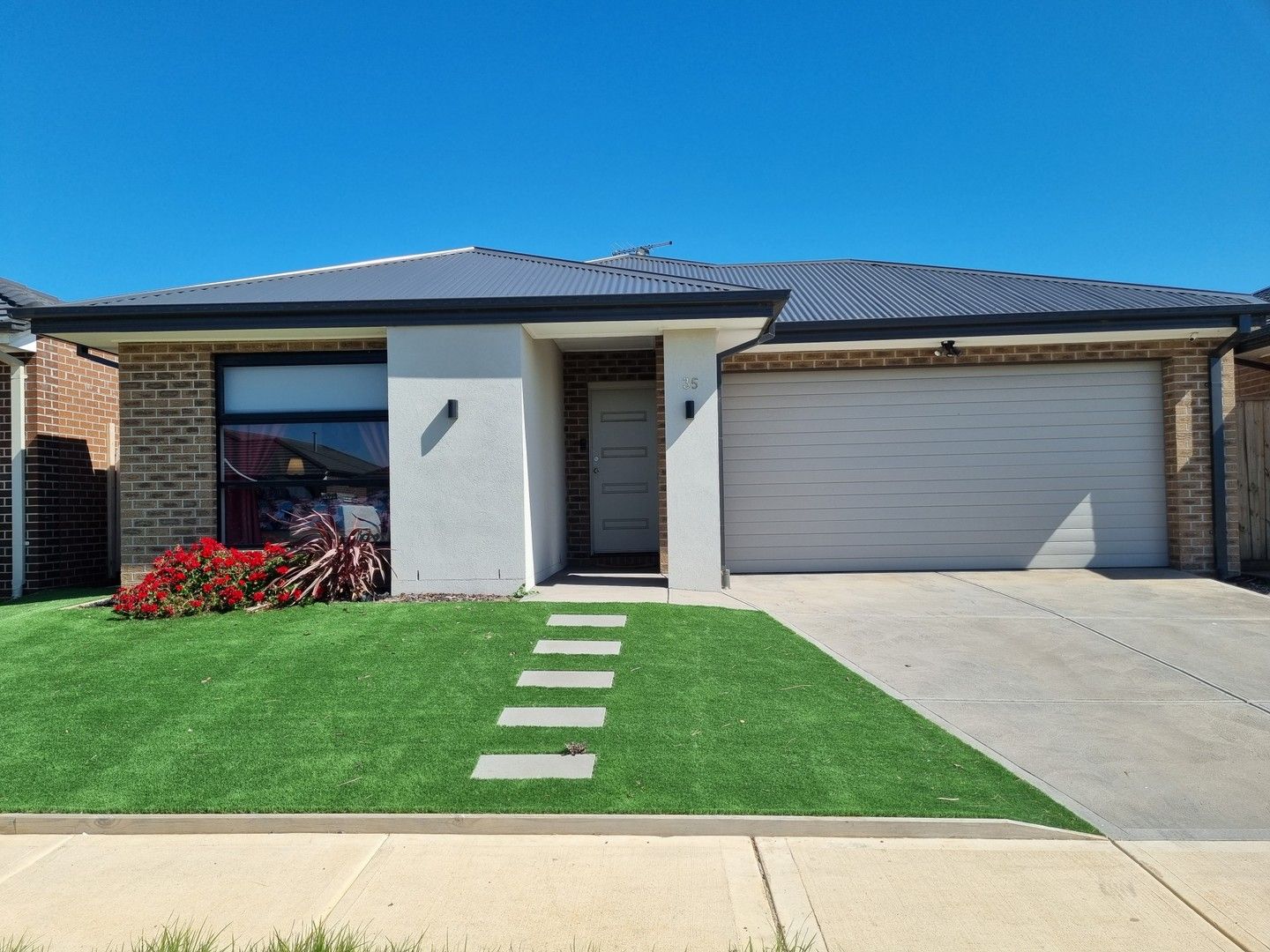 4 bedrooms House in 35 Rosewater Street MANOR LAKES VIC, 3024