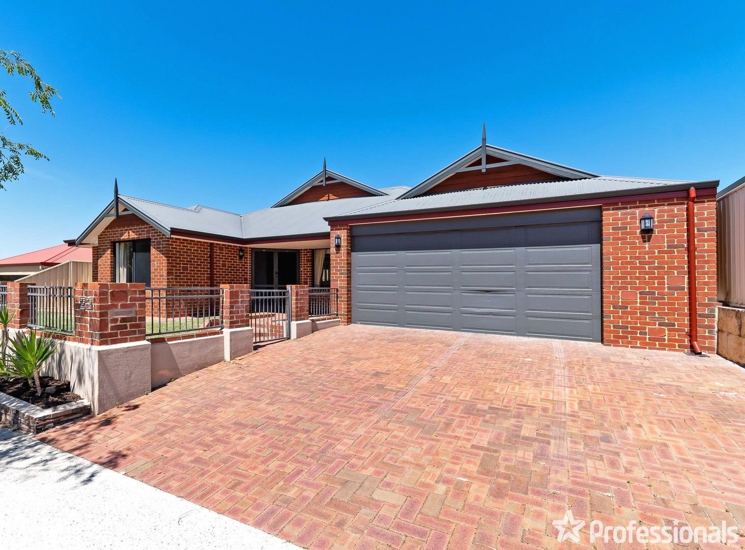 4 bedrooms House in 23 Archimedes Crescent TAPPING WA, 6065