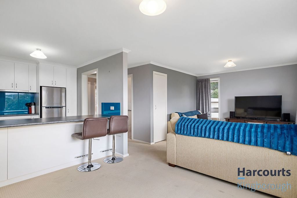 2/2 Suncoast Drive, Blackmans Bay TAS 7052, Image 2