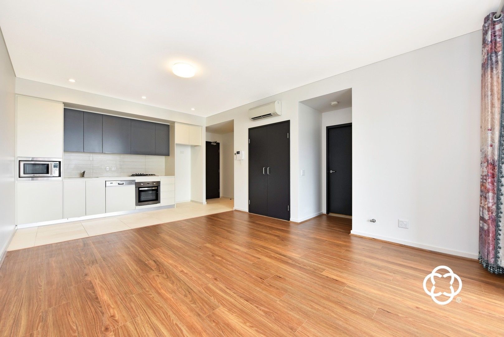 1 bedrooms Apartment / Unit / Flat in 611/15 Baywater Drive WENTWORTH POINT NSW, 2127