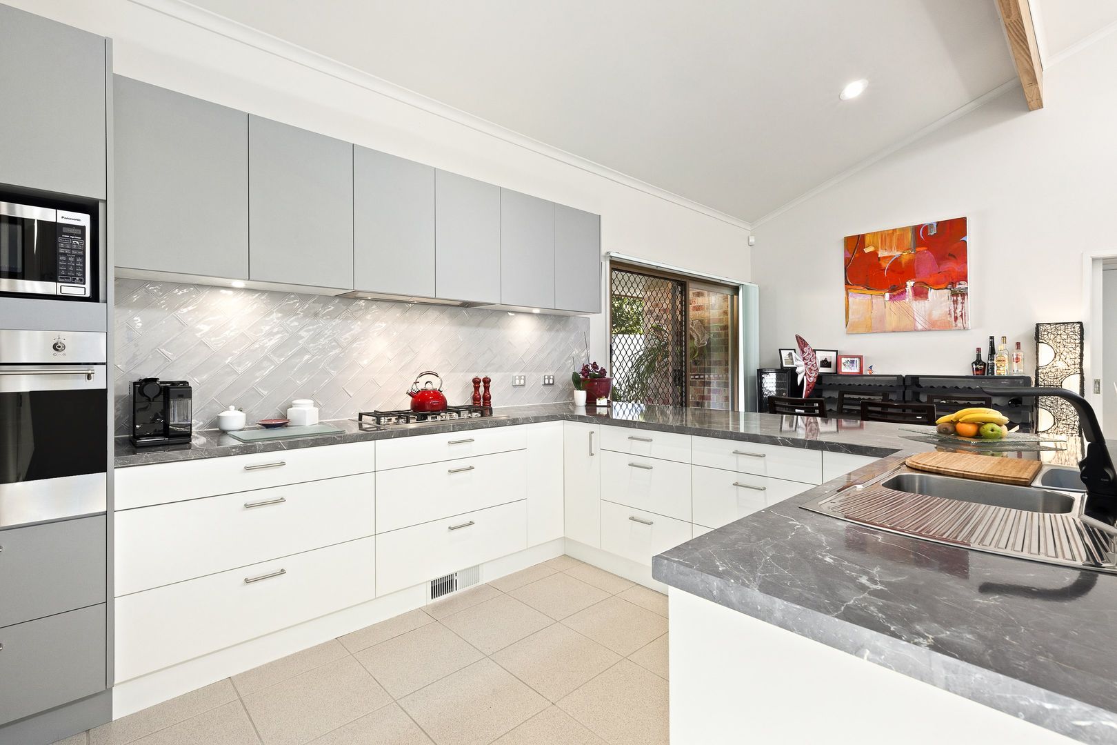 8 Robins Close, Mount Martha VIC 3934, Image 2