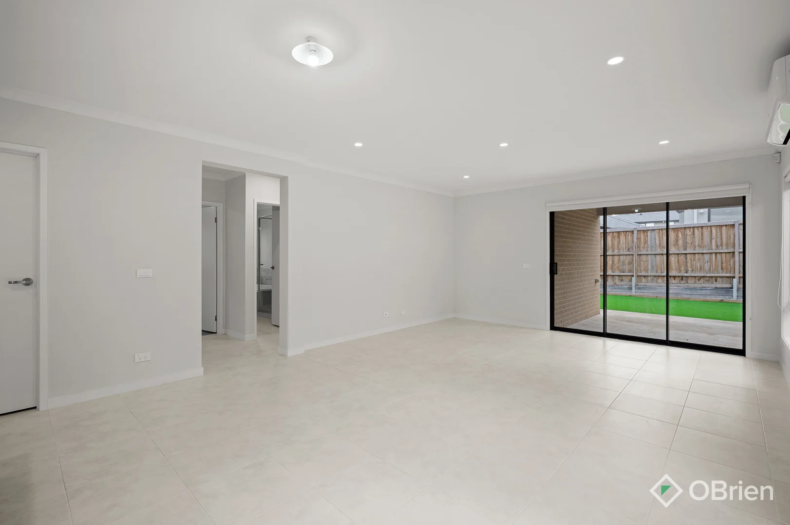 Additional image 4 of 118 Carora Circuit, Clyde North VIC 3978