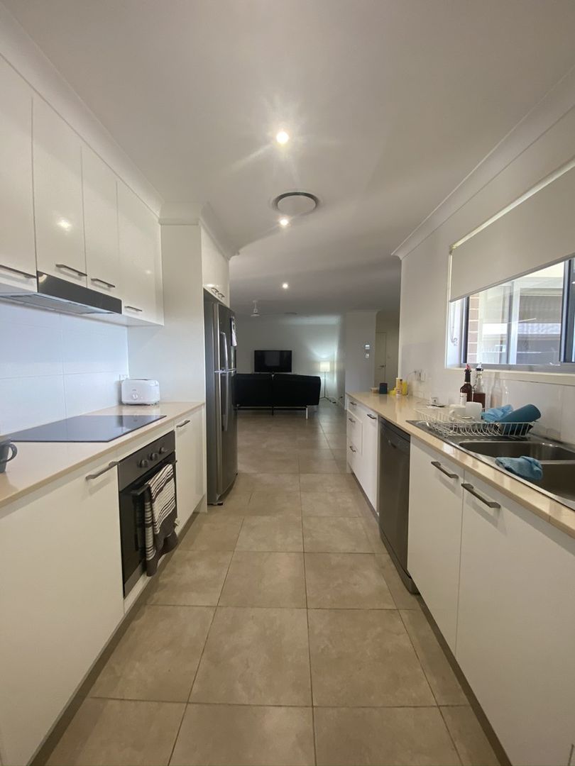 2/14 Hurse Street, Chinchilla QLD 4413, Image 2