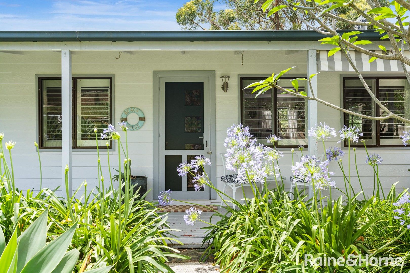 3 bedrooms House in 30 Treetops Crescent MOLLYMOOK BEACH NSW, 2539