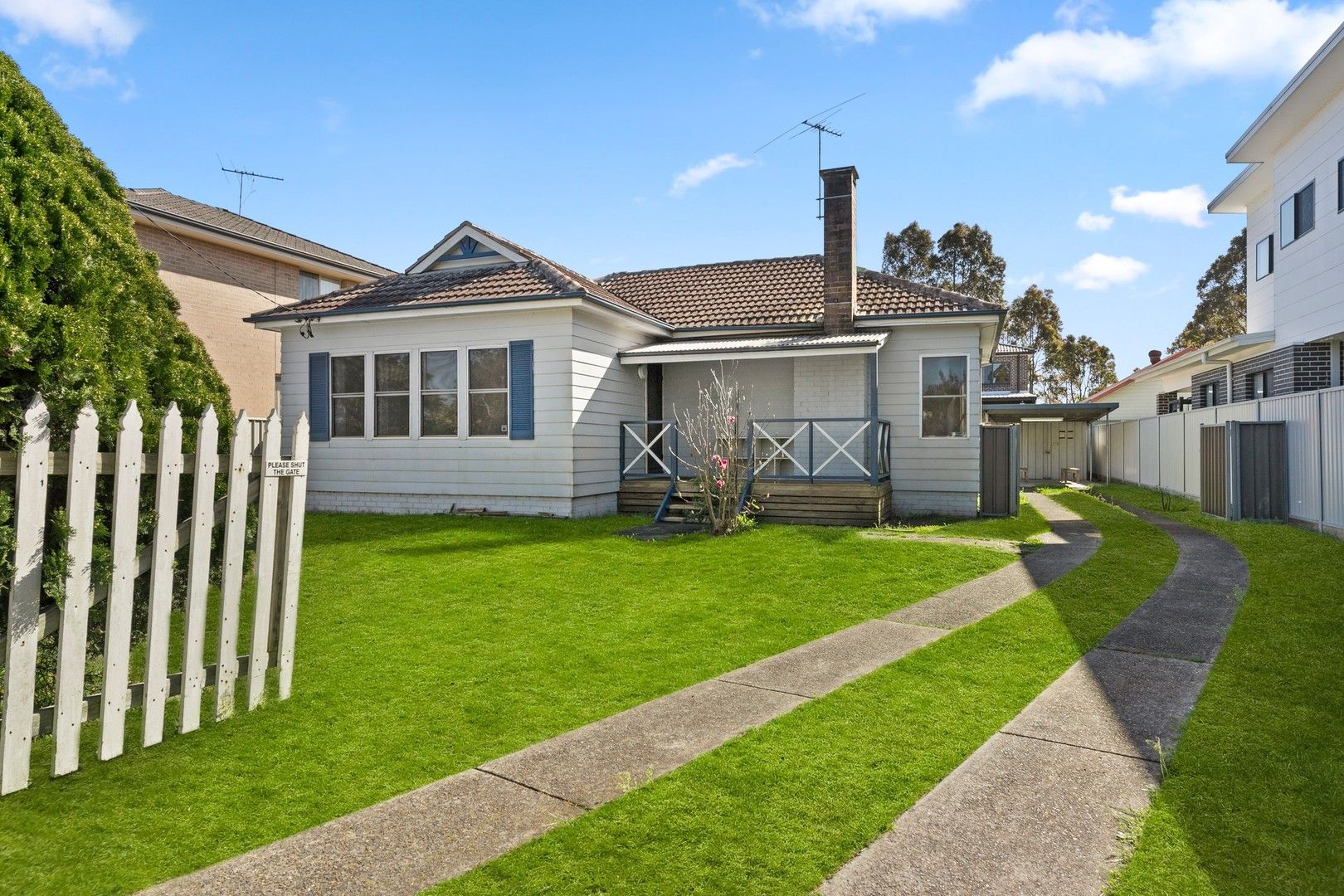 3 bedrooms House in 8 Anzac Mews WATTLE GROVE NSW, 2173