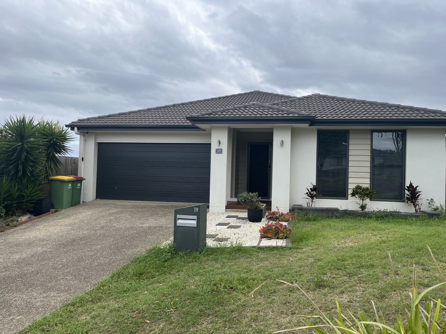 4 bedrooms House in 19 Ridgevale Boulevard HOLMVIEW QLD, 4207
