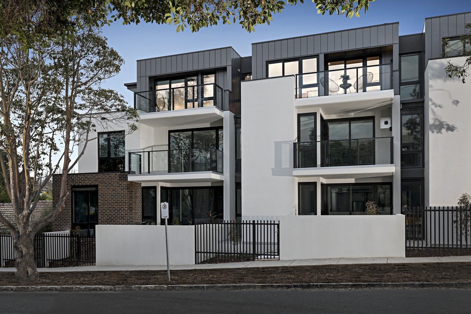 3 bedrooms Apartment / Unit / Flat in 203/63 Earl Street KEW VIC, 3101