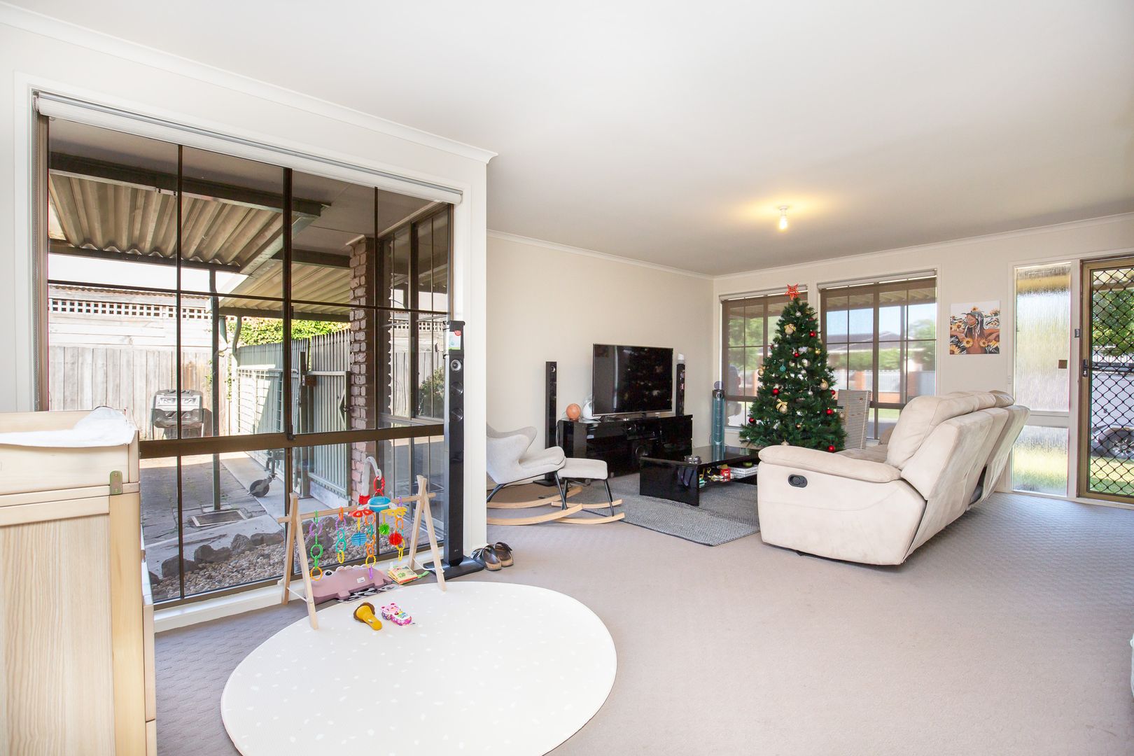 19 HELEN Crescent, Sale VIC 3850, Image 2