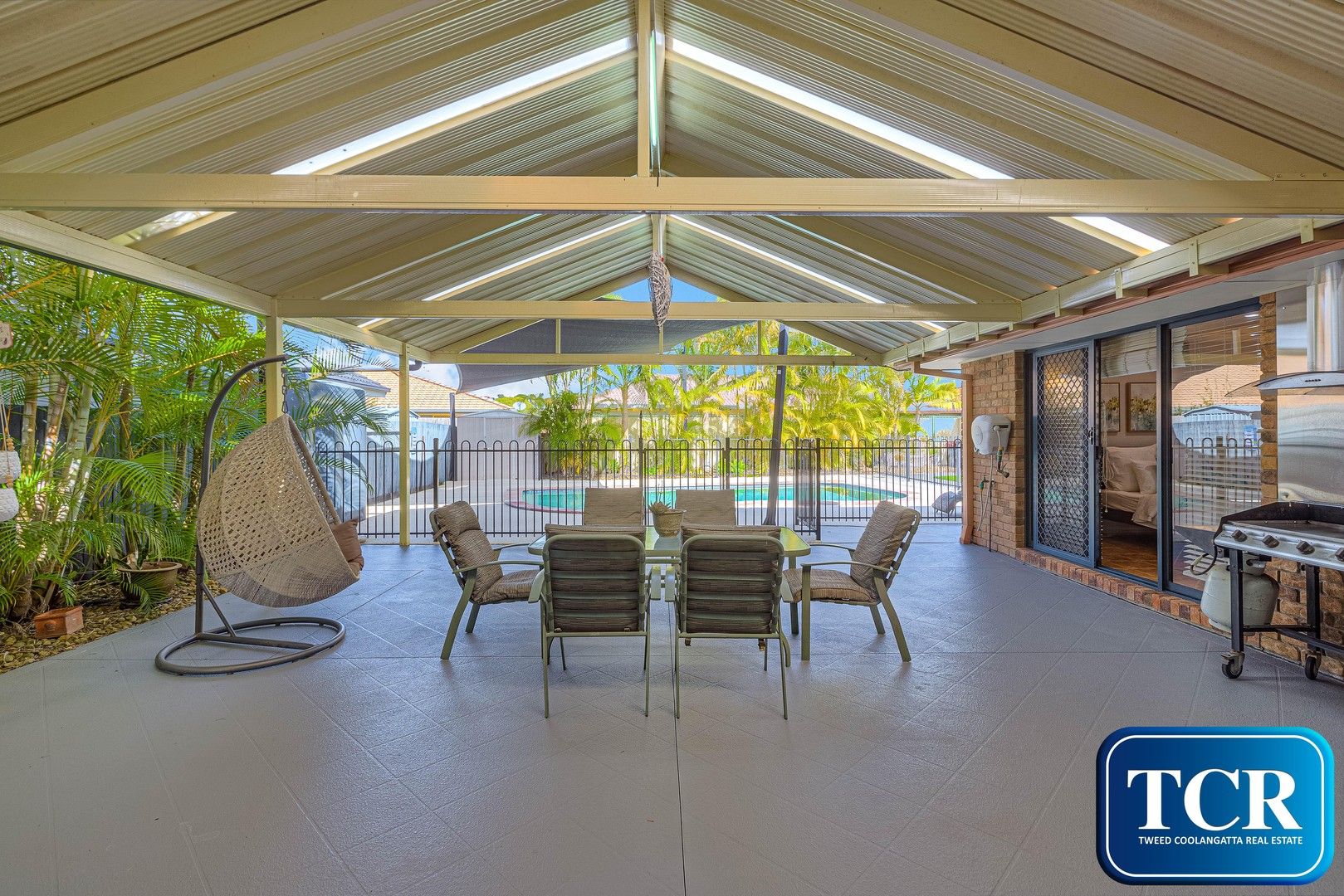 5 bedrooms House in 5 Birkdale Court BANORA POINT NSW, 2486