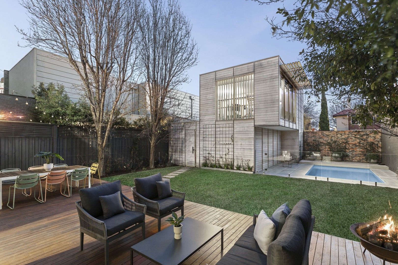 5 bedrooms House in 98 Broadway ELWOOD VIC, 3184