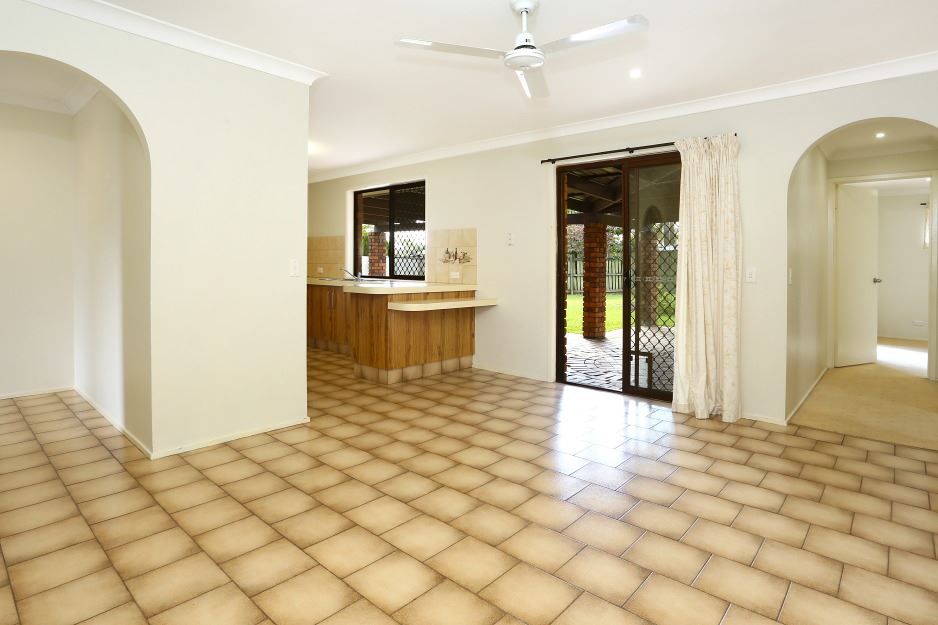 31 Canterbury Chase, Ashmore QLD 4214, Image 2