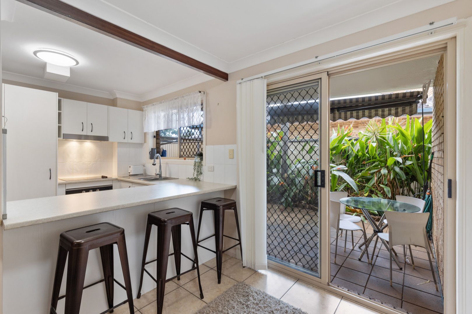 2/5 Clark Terrace, Sandstone Point QLD 4511, Image 2