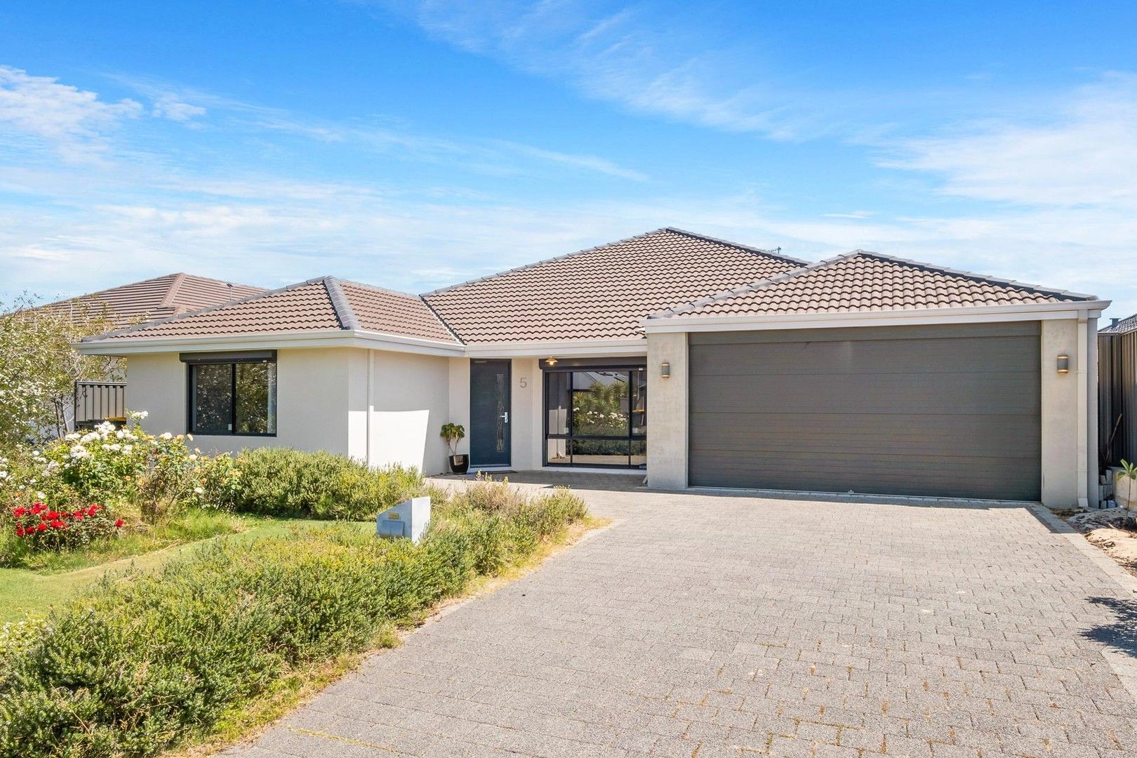 4 bedrooms House in 5 Imogene Street ELLENBROOK WA, 6069