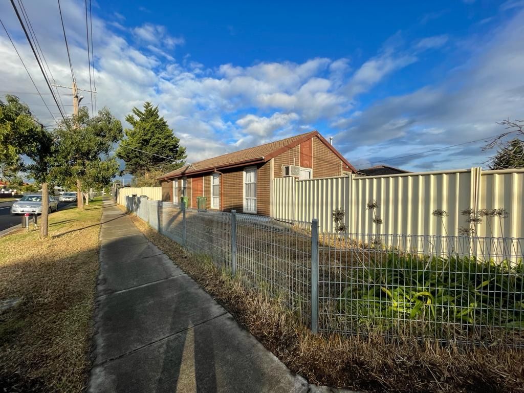1 Navarre Court, Meadow Heights VIC 3048