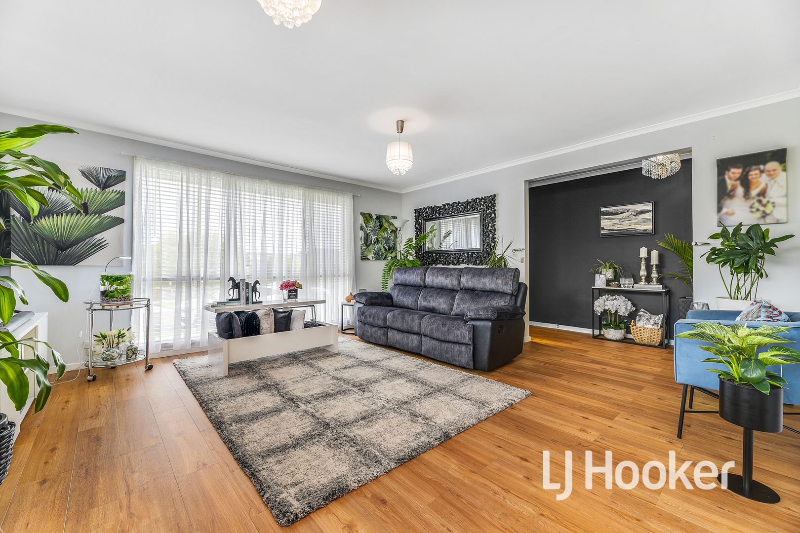 2/2 Joseph Banks Crescent, Cranbourne VIC 3977, Image 2