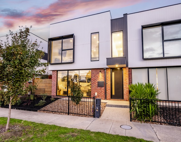 16 Parkdale Drive, Lyndhurst VIC 3975