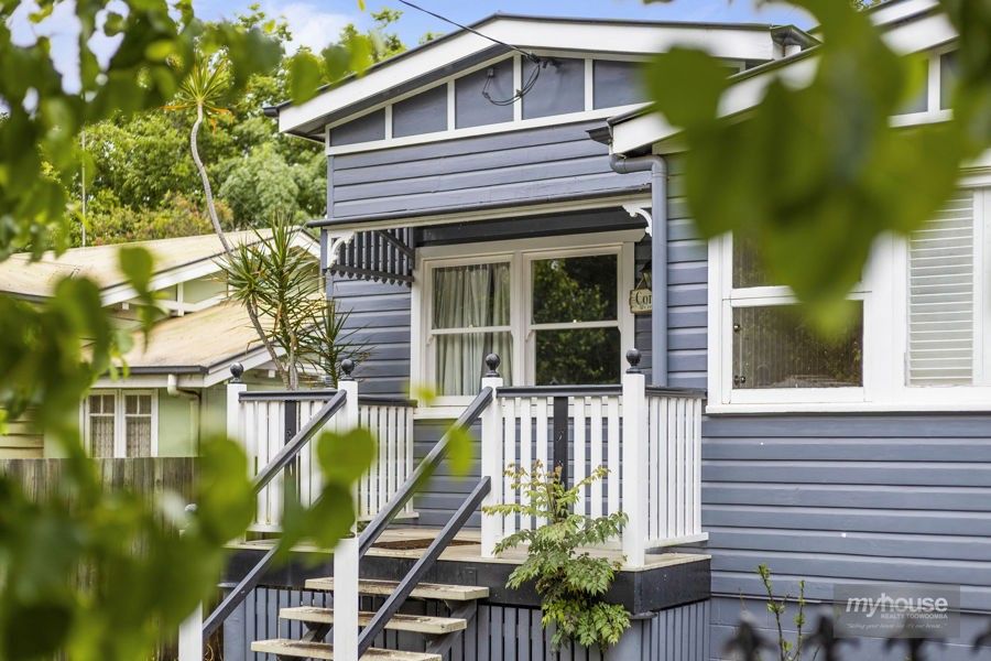 4 bedrooms House in 61 Mary Street MOUNT LOFTY QLD, 4350