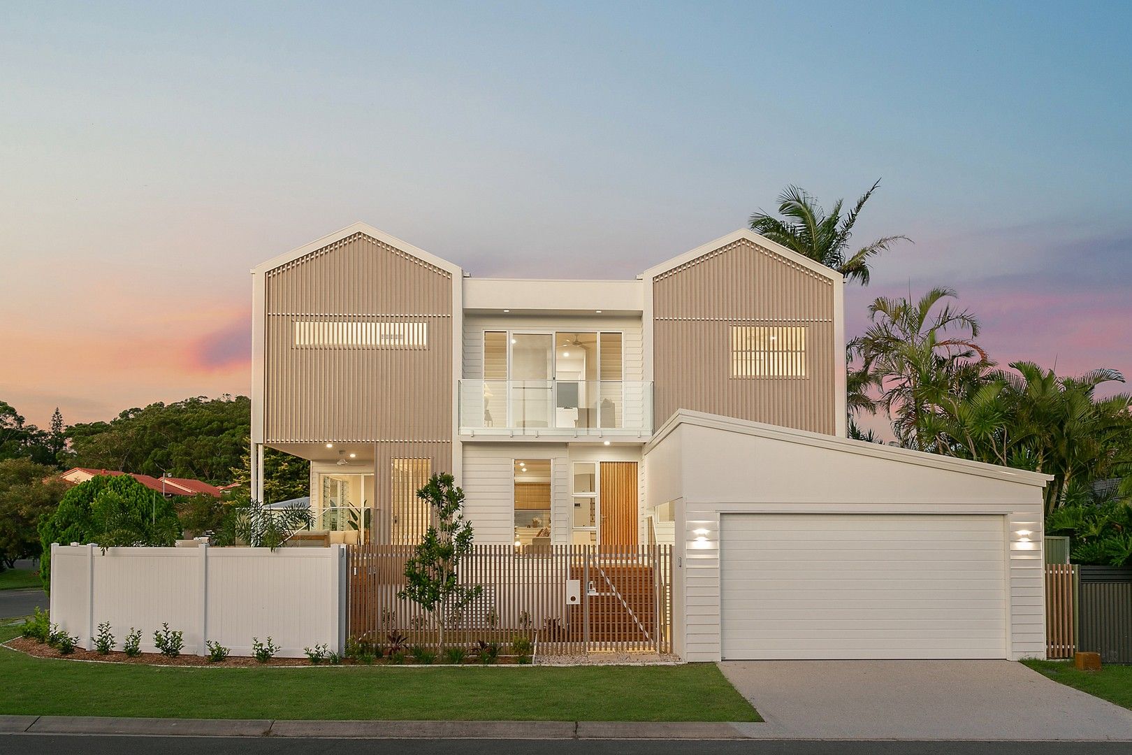 4 bedrooms Semi-Detached in 29 Coronet Crescent BURLEIGH WATERS QLD, 4220