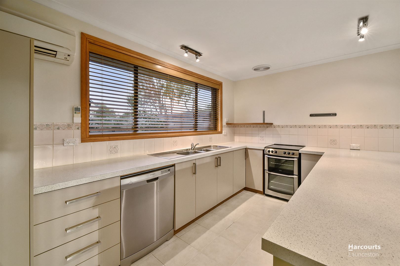 2/8 Bayview Drive, Blackstone Heights TAS 7250, Image 2