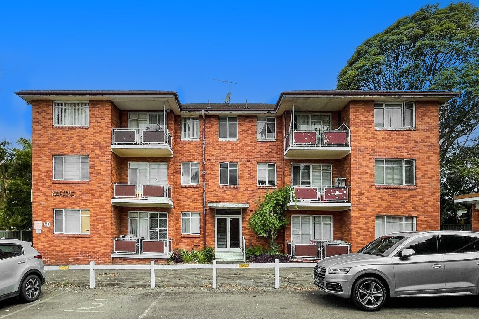 2 bedrooms Apartment / Unit / Flat in 2/40 Broadarrow Road NARWEE NSW, 2209