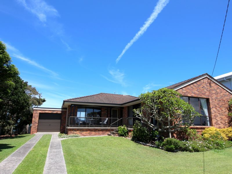 28 High Street, Black Head NSW 2430