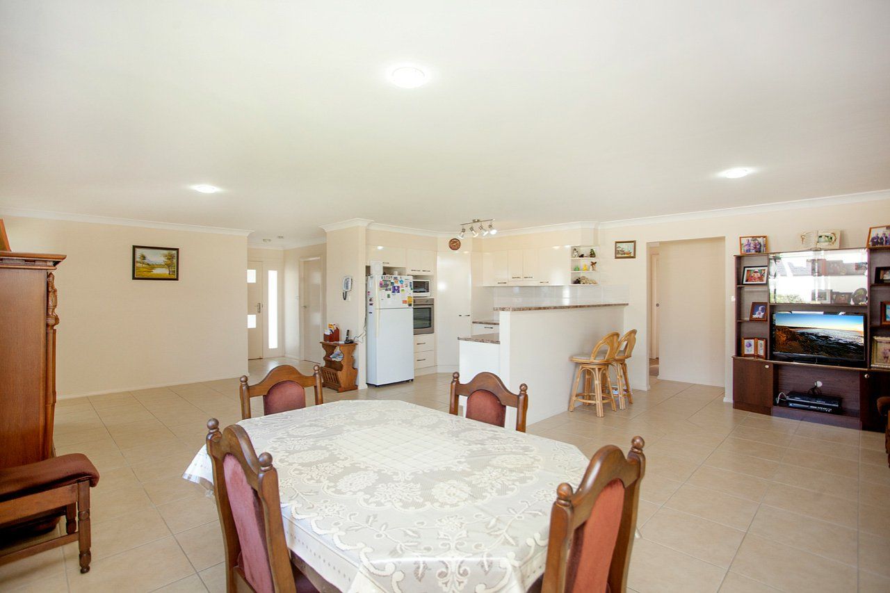 7 Curlew Place, Old Bar NSW 2430, Image 2