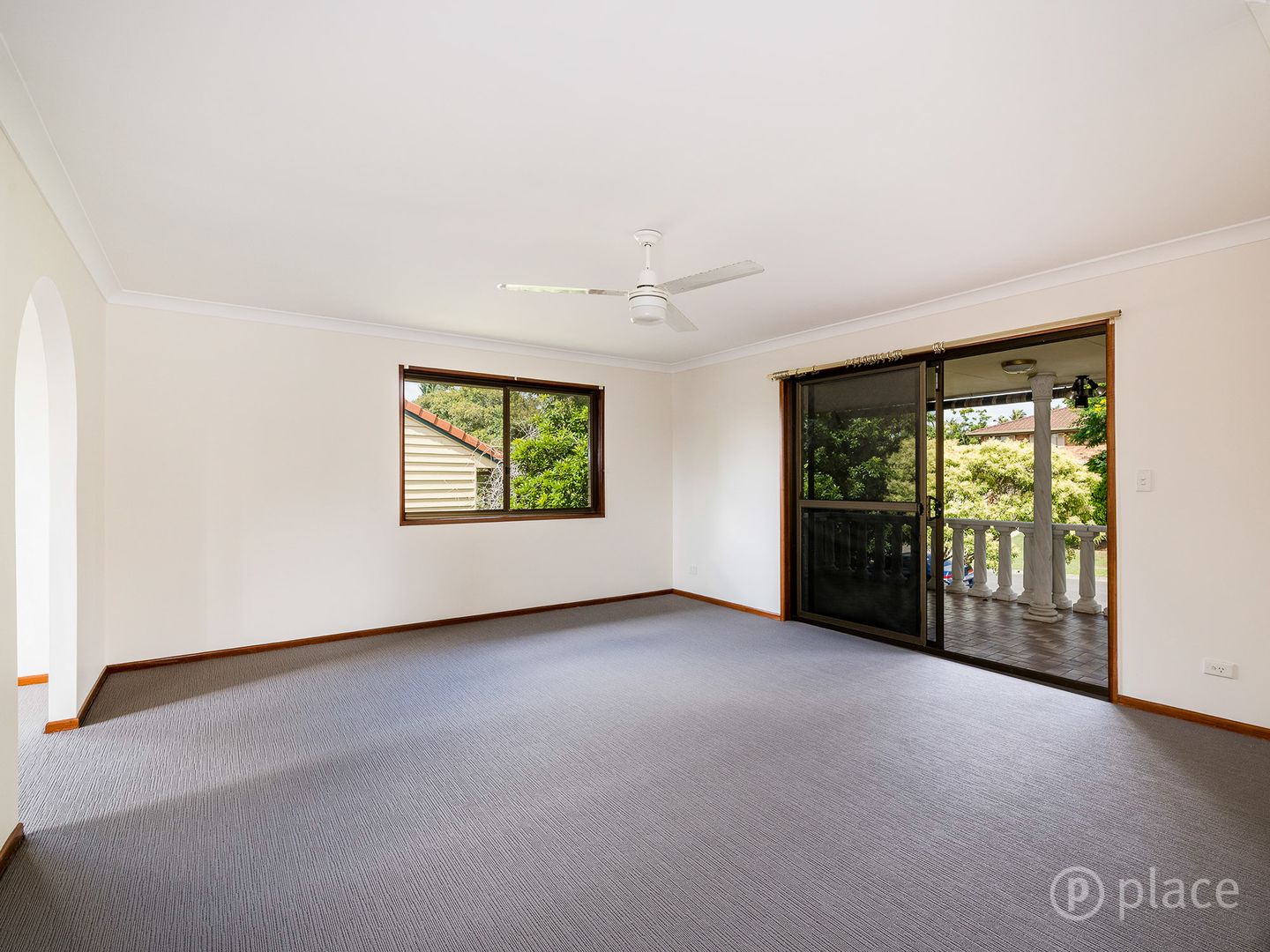 9 Pineneedle Place, Sunnybank Hills QLD 4109, Image 2