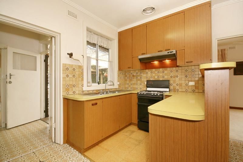 132 Ludstone Street, HAMPTON VIC 3188, Image 2