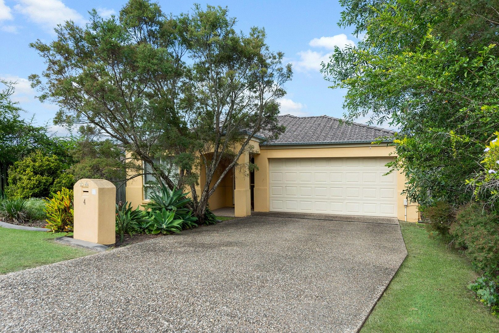 3 bedrooms House in 4 Olympic Place SINNAMON PARK QLD, 4073