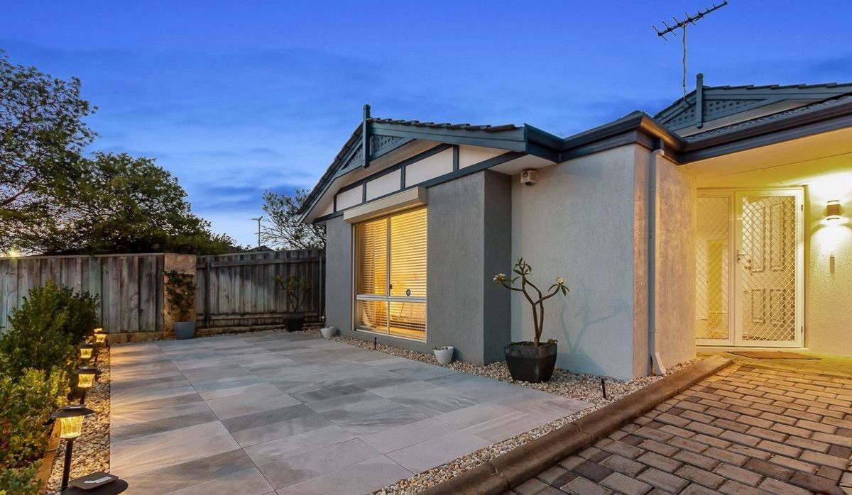 4 bedrooms House in 11 Kooringa Place CURRAMBINE WA, 6028