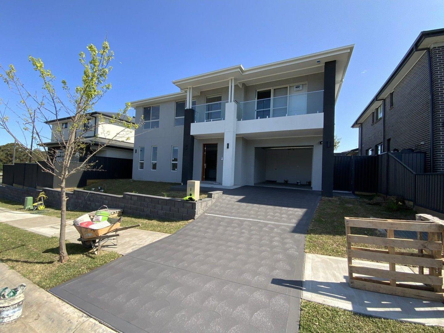 4 bedrooms House in 1 Solomon Street CAMPBELLTOWN NSW, 2560