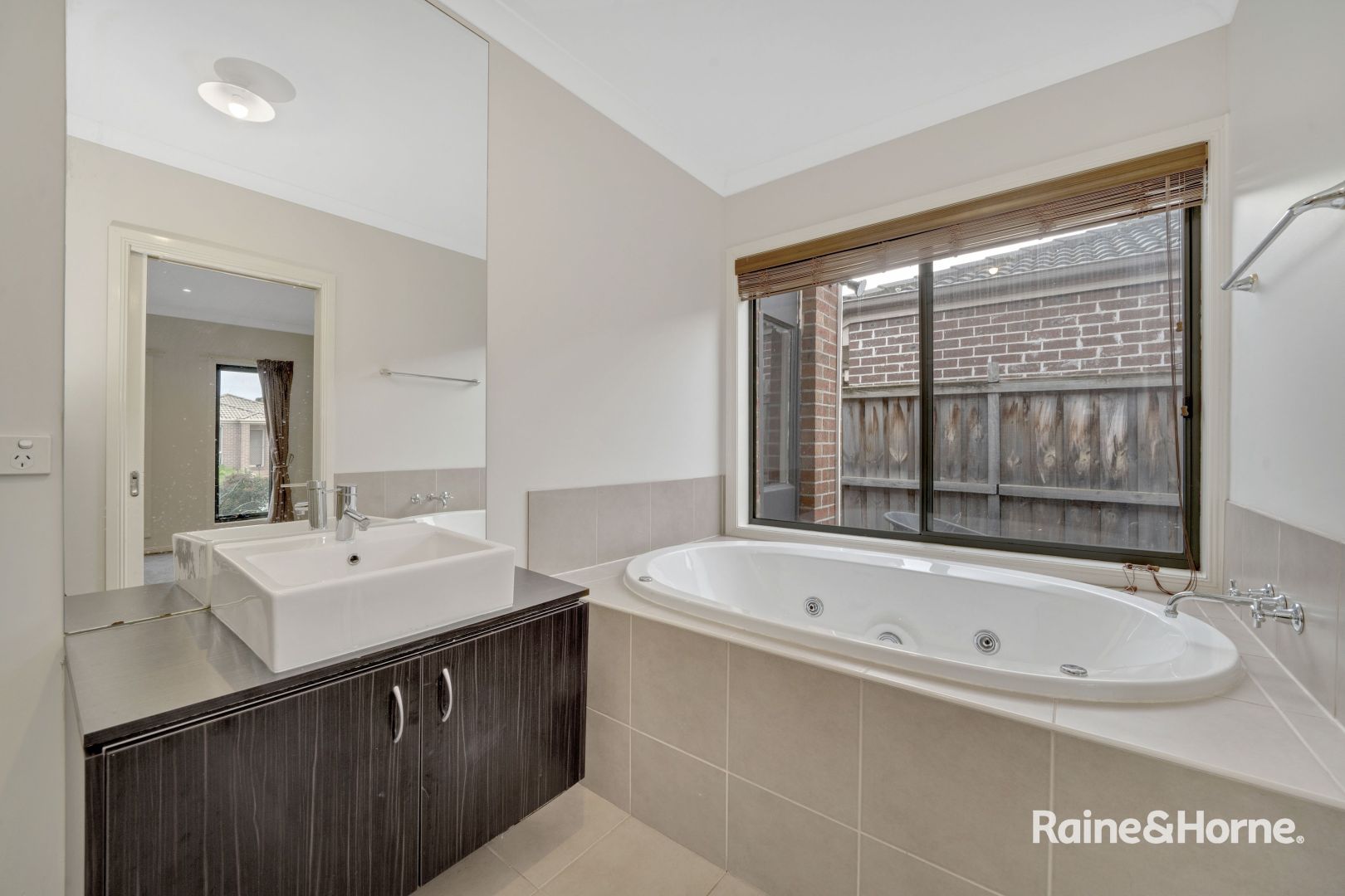 5 Rammer Way, Cranbourne East VIC 3977, Image 2