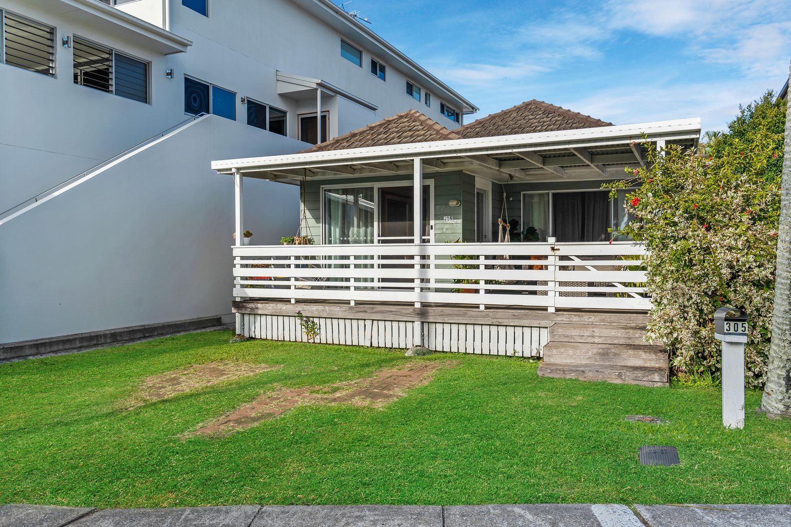 2 bedrooms House in 305 Upper Esplanade MANLY QLD, 4179