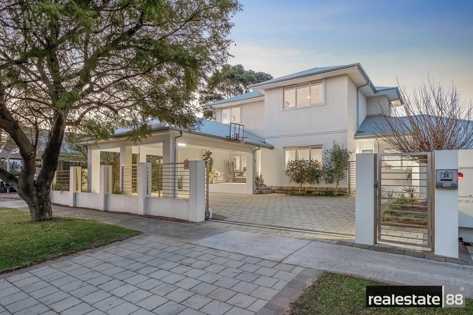 4 bedrooms House in 24 Milton Street MOUNT HAWTHORN WA, 6016