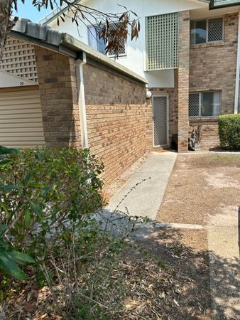 3 bedrooms Townhouse in 20/14 Bourton Road MERRIMAC QLD, 4226