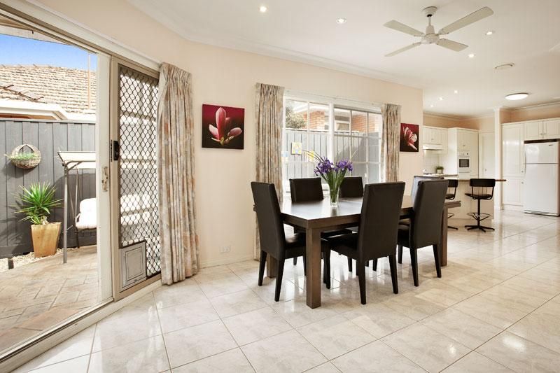 2/8 Newlyn Street, Caulfield VIC 3162, Image 2