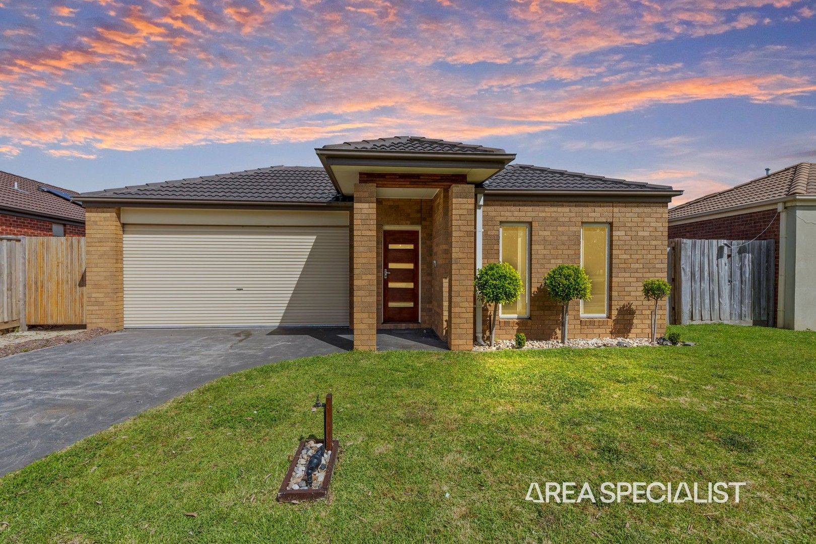 3 bedrooms House in 17 Azalea Avenue PAKENHAM VIC, 3810
