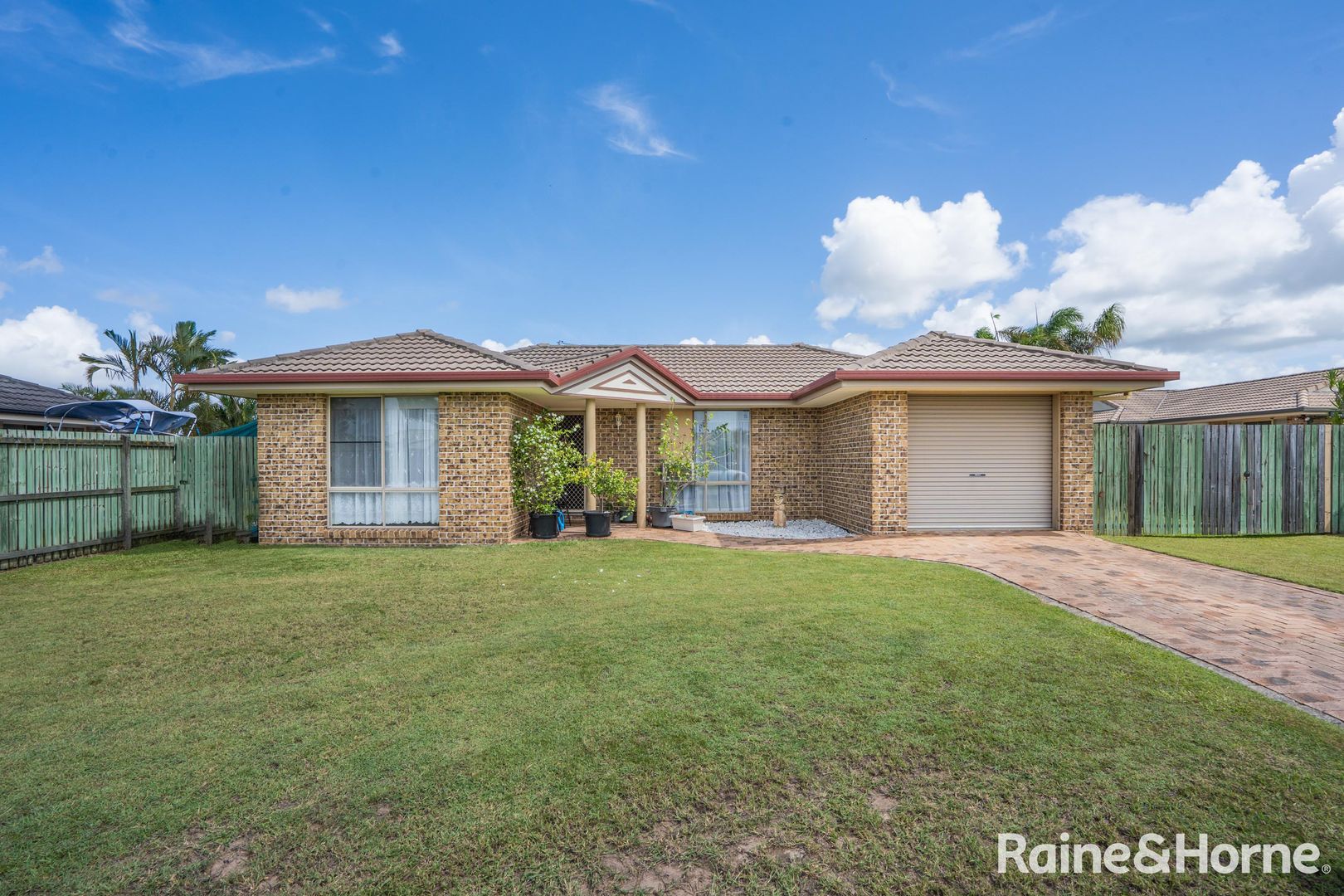 8 King Richard Court, Urangan Property History & Address Research