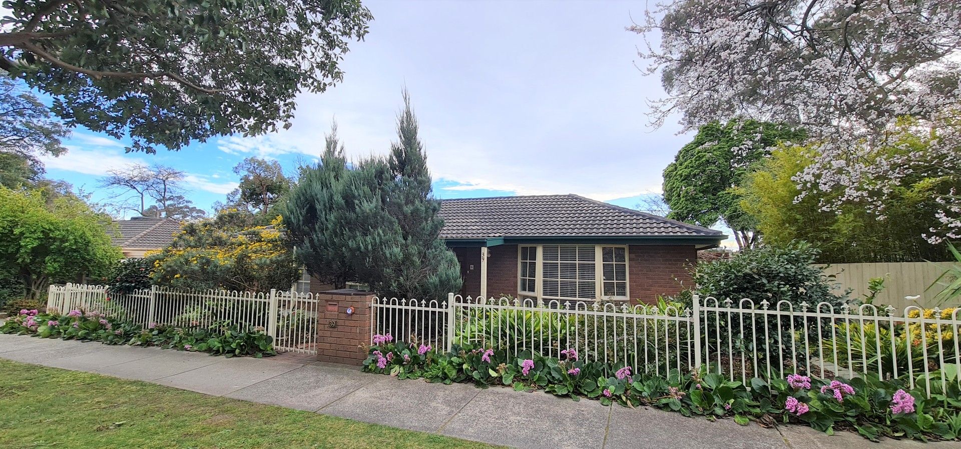 2 bedrooms Apartment / Unit / Flat in 2/39 The Avenue BLACKBURN VIC, 3130