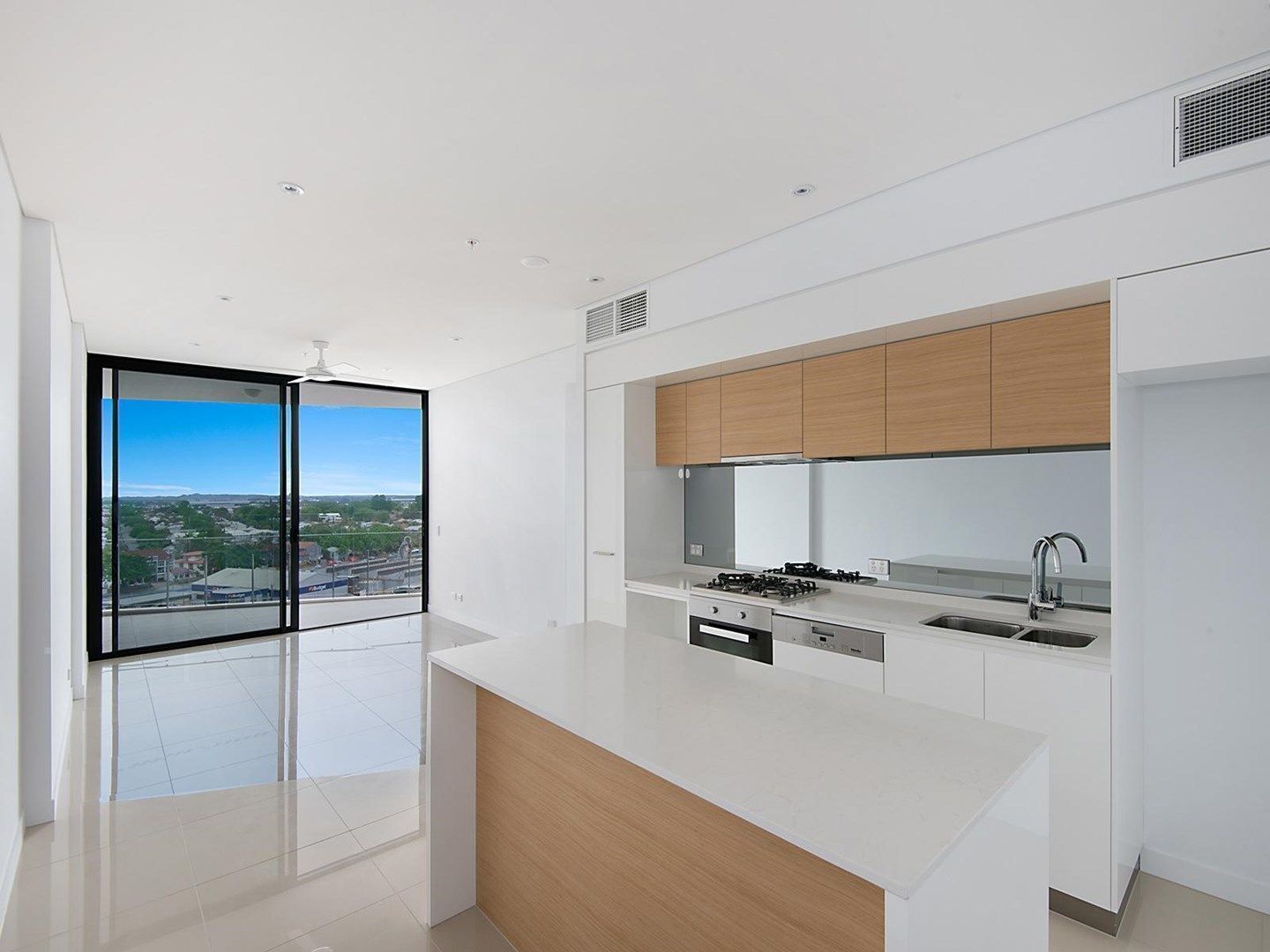 2 bedrooms Apartment / Unit / Flat in 3077/33 Remora Road HAMILTON QLD, 4007