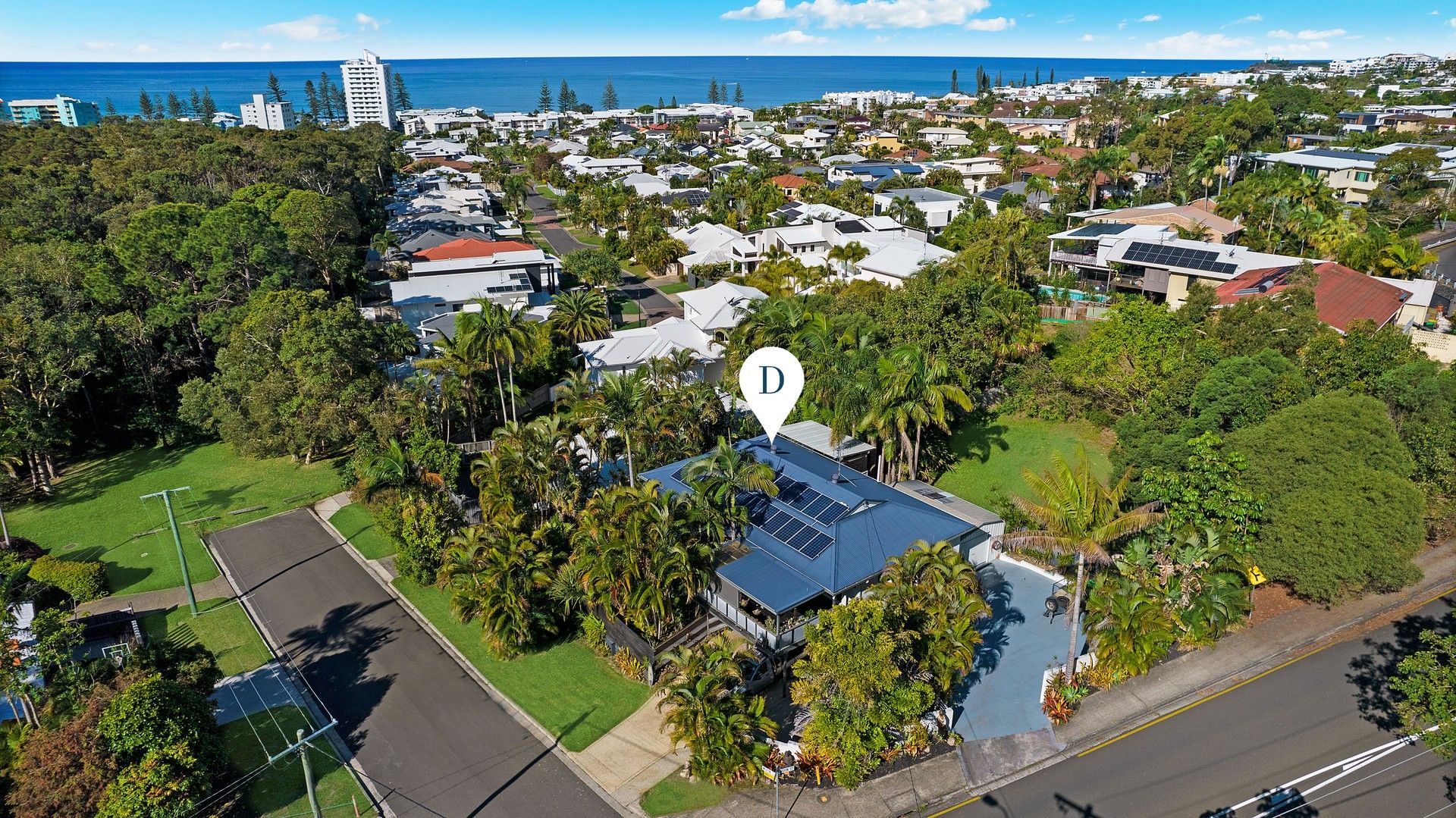 5 bedrooms House in 4-6 Woyin Street ALEXANDRA HEADLAND QLD, 4572